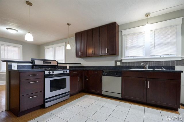 9038 Tudor Avenue, St Louis, MO 63114