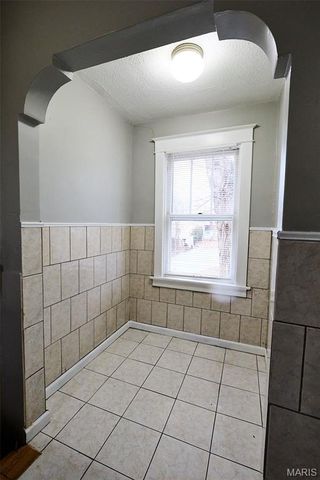 9038 Tudor Avenue, St Louis, MO 63114