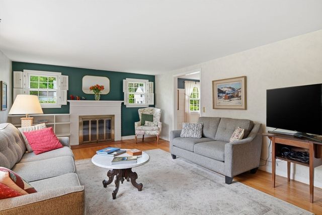6 Ferncroft Street, Longmeadow, MA 01106