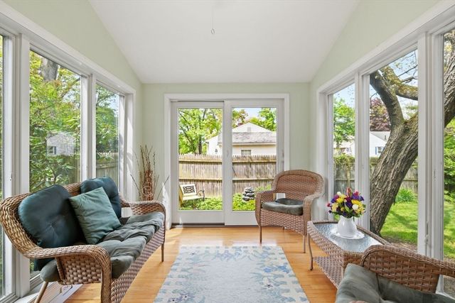 6 Ferncroft Street, Longmeadow, MA 01106