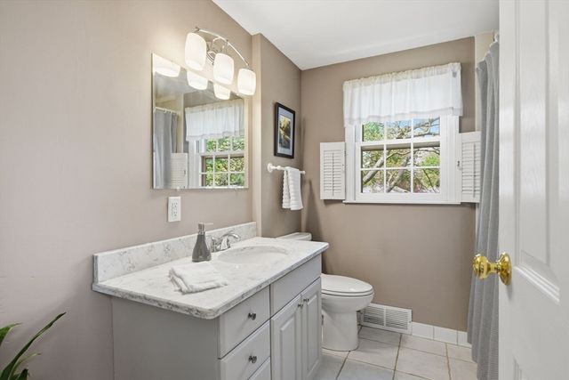 6 Ferncroft Street, Longmeadow, MA 01106