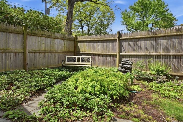 6 Ferncroft Street, Longmeadow, MA 01106