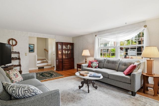 6 Ferncroft Street, Longmeadow, MA 01106