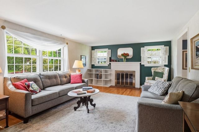 6 Ferncroft Street, Longmeadow, MA 01106