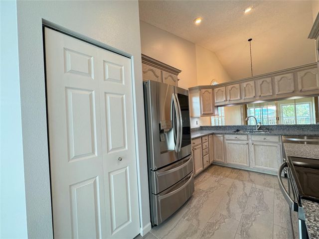 1005 PELICAN COURT, Bradenton, FL 34209