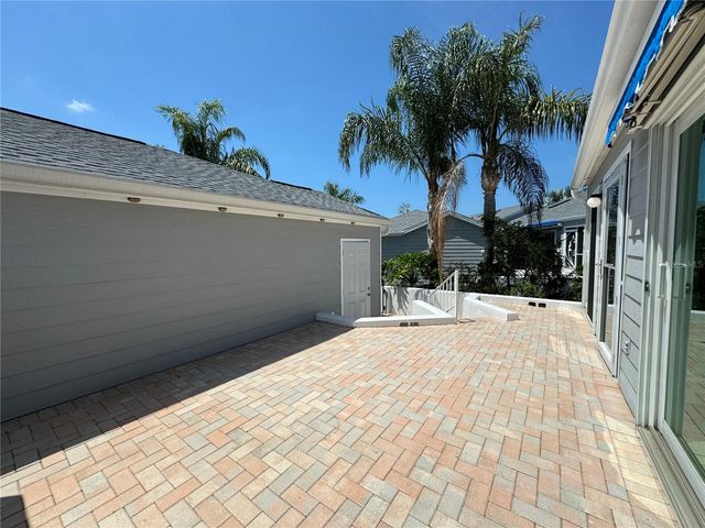 1005 PELICAN COURT, Bradenton, FL 34209