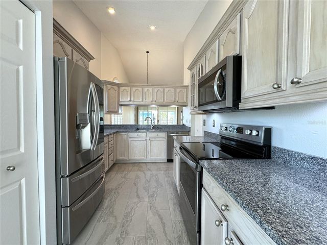 1005 PELICAN COURT, Bradenton, FL 34209