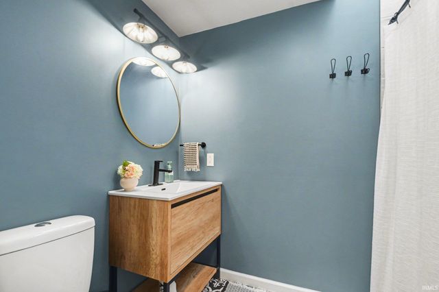 52600 Juniper Road, South Bend, IN 46637