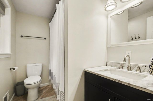 52600 Juniper Road, South Bend, IN 46637