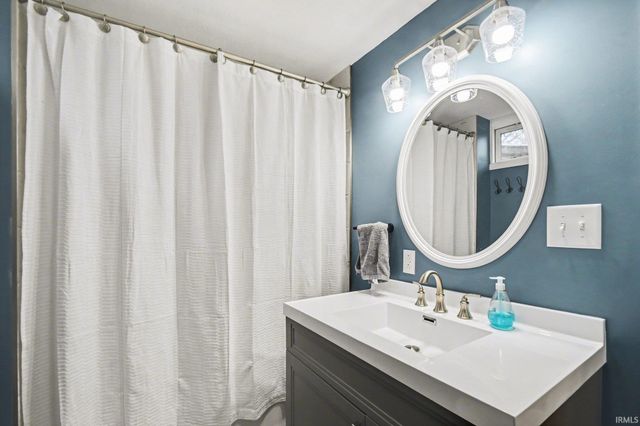 52600 Juniper Road, South Bend, IN 46637