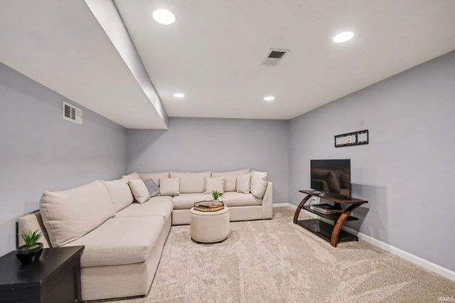 52600 Juniper Road, South Bend, IN 46637