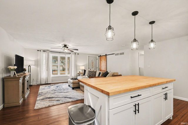 52600 Juniper Road, South Bend, IN 46637