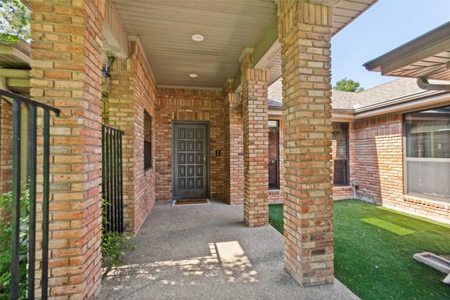 14913 Oaks North Drive, Addison, TX 75254
