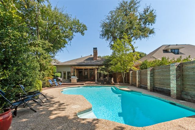 14913 Oaks North Drive, Addison, TX 75254