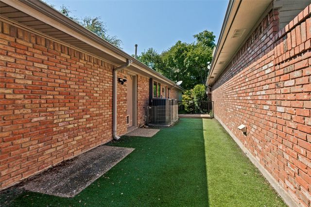 14913 Oaks North Drive, Addison, TX 75254