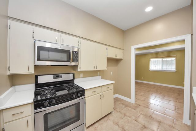 5326 Heatherbrook Drive, Houston, TX 77045