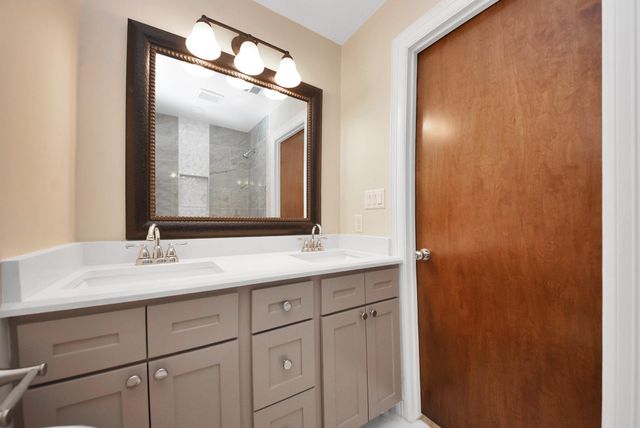 5326 Heatherbrook Drive, Houston, TX 77045