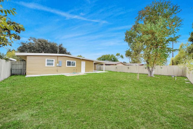 5326 Heatherbrook Drive, Houston, TX 77045