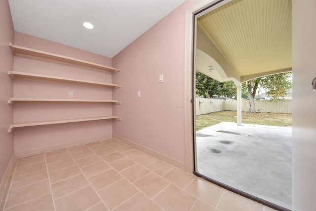 5326 Heatherbrook Drive, Houston, TX 77045