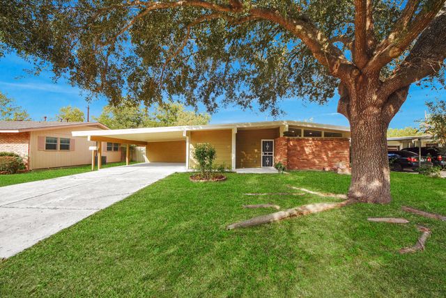 5326 Heatherbrook Drive, Houston, TX 77045