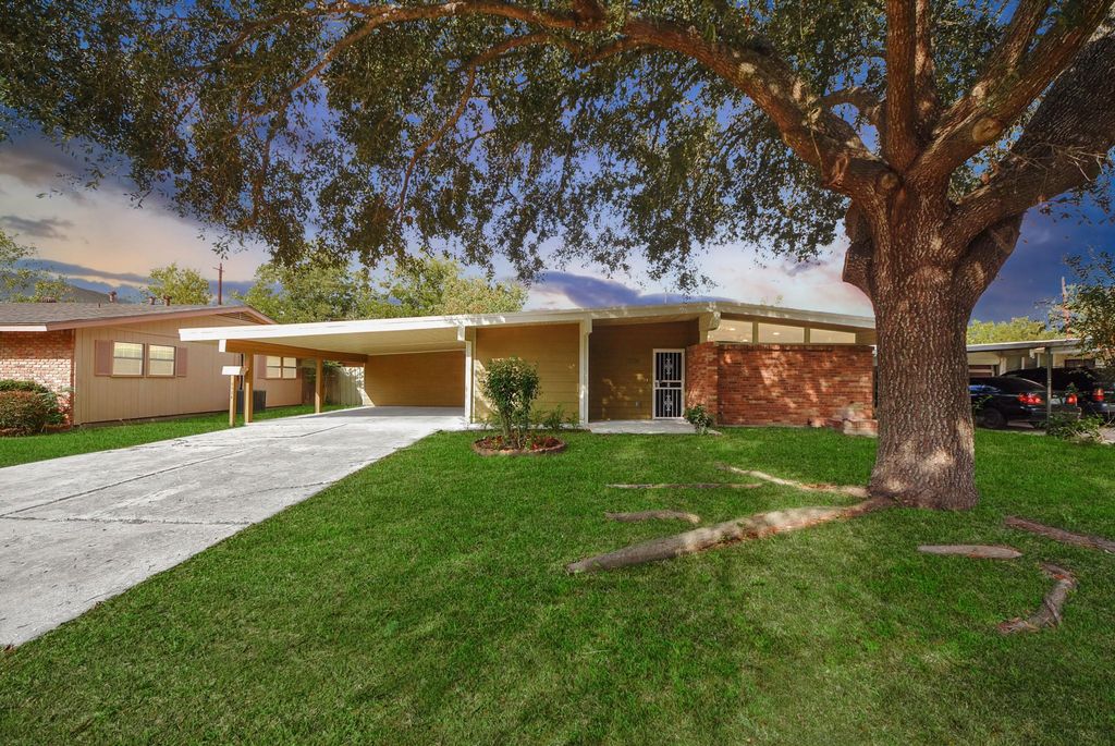 5326 Heatherbrook Drive, Houston, TX 77045