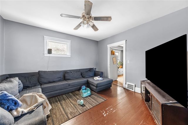 3978 E 55th Street, Newburgh Heights, OH 44105