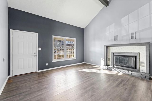 1422 La Chateau Drive, Liberty, MO 64068