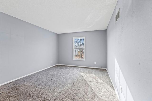 1422 La Chateau Drive, Liberty, MO 64068