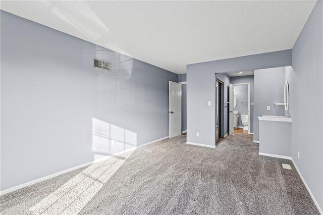 1422 La Chateau Drive, Liberty, MO 64068