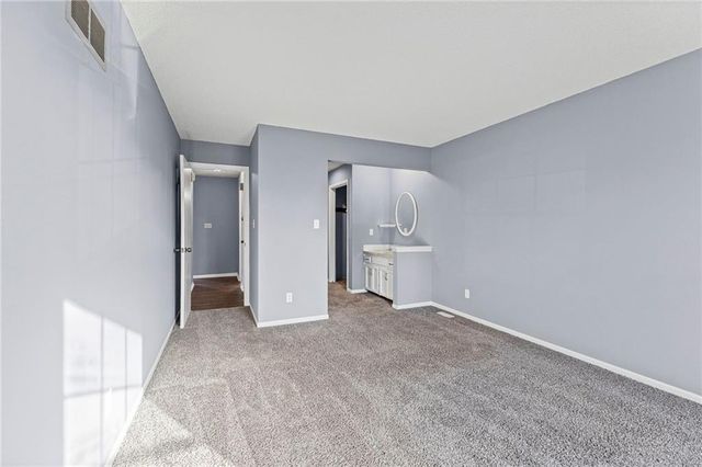 1422 La Chateau Drive, Liberty, MO 64068