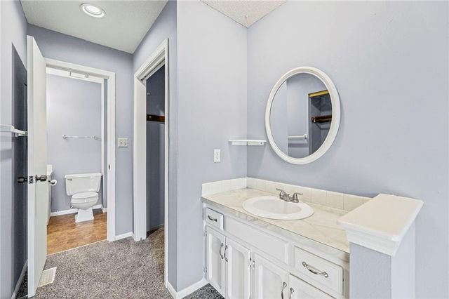 1422 La Chateau Drive, Liberty, MO 64068