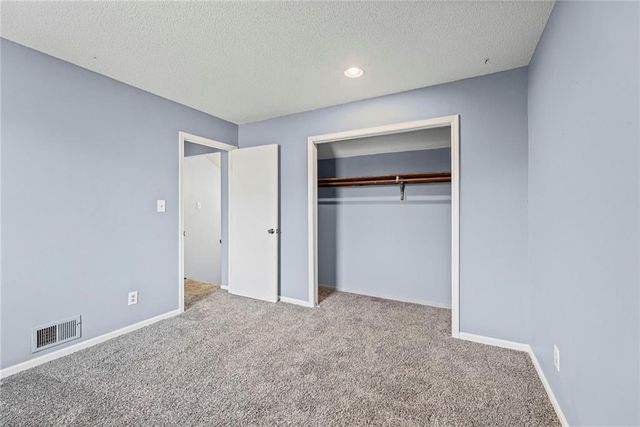 1422 La Chateau Drive, Liberty, MO 64068