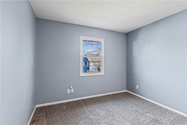 1422 La Chateau Drive, Liberty, MO 64068