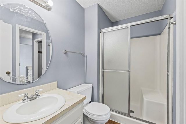 1422 La Chateau Drive, Liberty, MO 64068