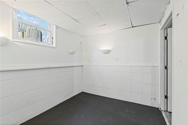 1422 La Chateau Drive, Liberty, MO 64068