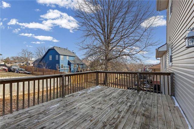 1422 La Chateau Drive, Liberty, MO 64068