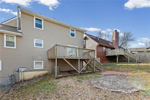 1422 La Chateau Drive, Liberty, MO 64068