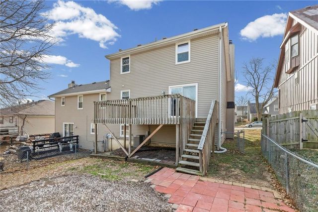 1422 La Chateau Drive, Liberty, MO 64068