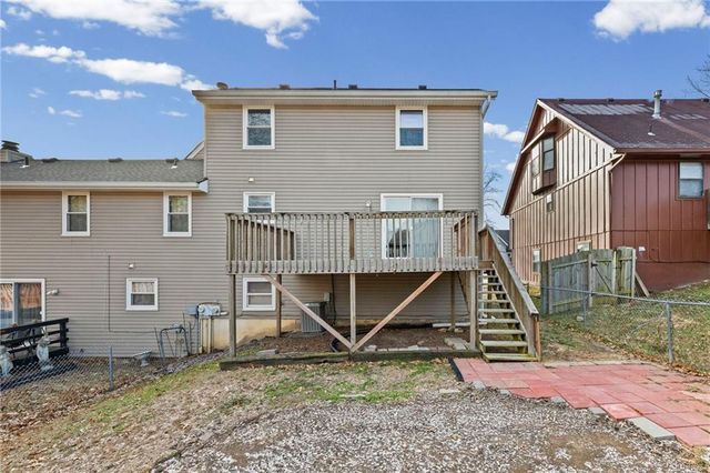 1422 La Chateau Drive, Liberty, MO 64068