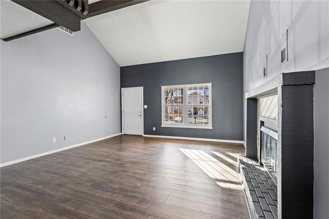 1422 La Chateau Drive, Liberty, MO 64068