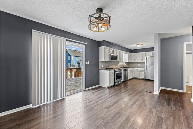 1422 La Chateau Drive, Liberty, MO 64068