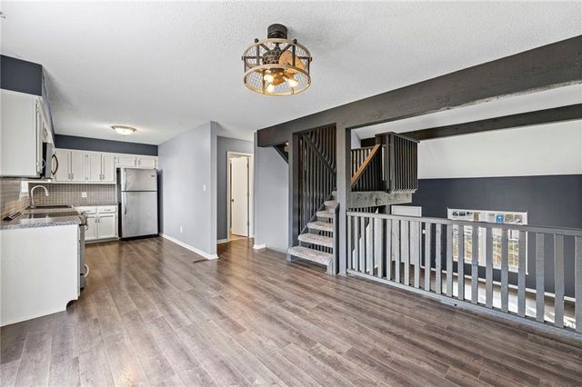 1422 La Chateau Drive, Liberty, MO 64068