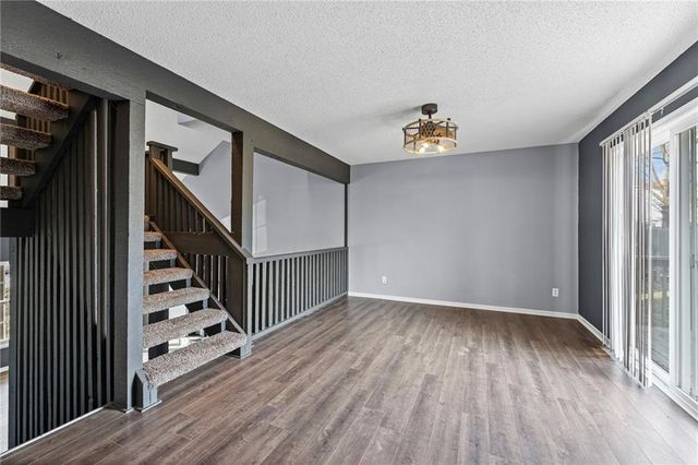 1422 La Chateau Drive, Liberty, MO 64068