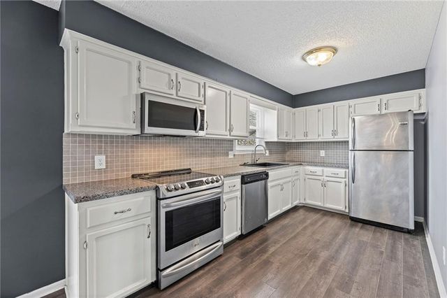 1422 La Chateau Drive, Liberty, MO 64068