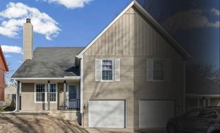 1422 La Chateau Drive, Liberty, MO 64068