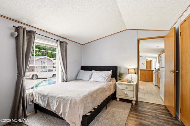48 Pine Creek Village, Hazlet, NJ 07730