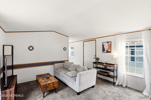 48 Pine Creek Village, Hazlet, NJ 07730