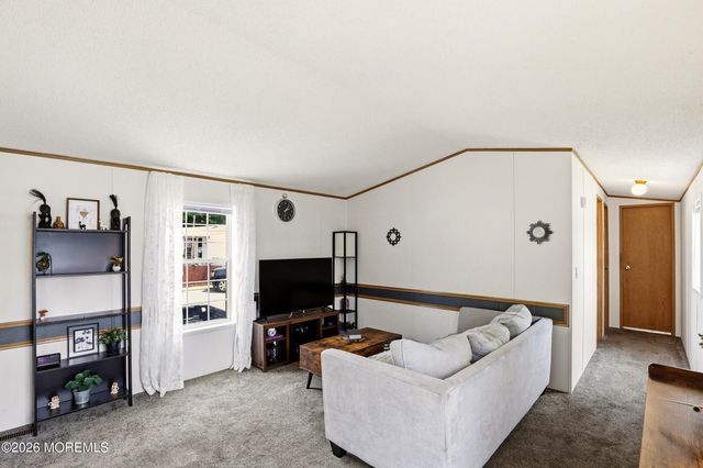 48 Pine Creek Village, Hazlet, NJ 07730