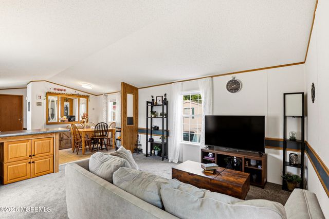 48 Pine Creek Village, Hazlet, NJ 07730