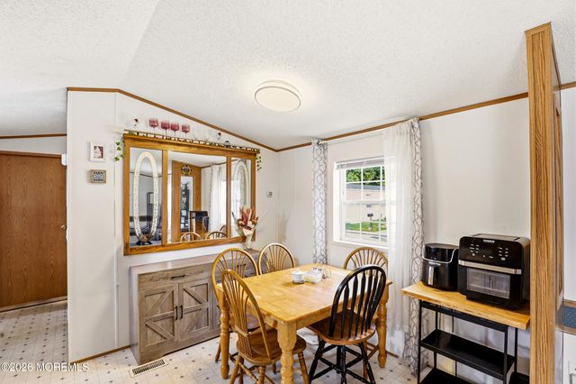 48 Pine Creek Village, Hazlet, NJ 07730
